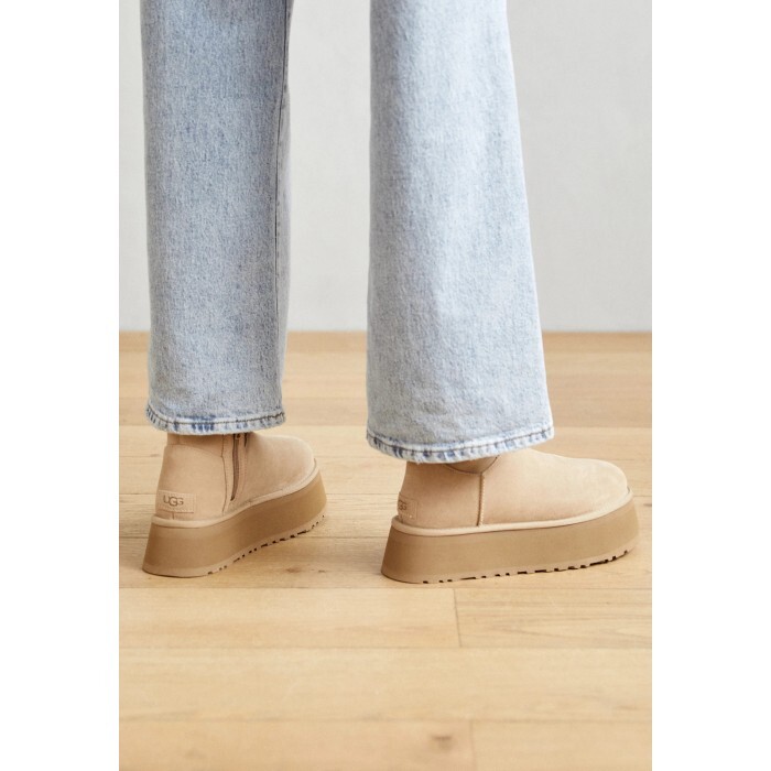 Classic Platform Dipper Boot — Sand